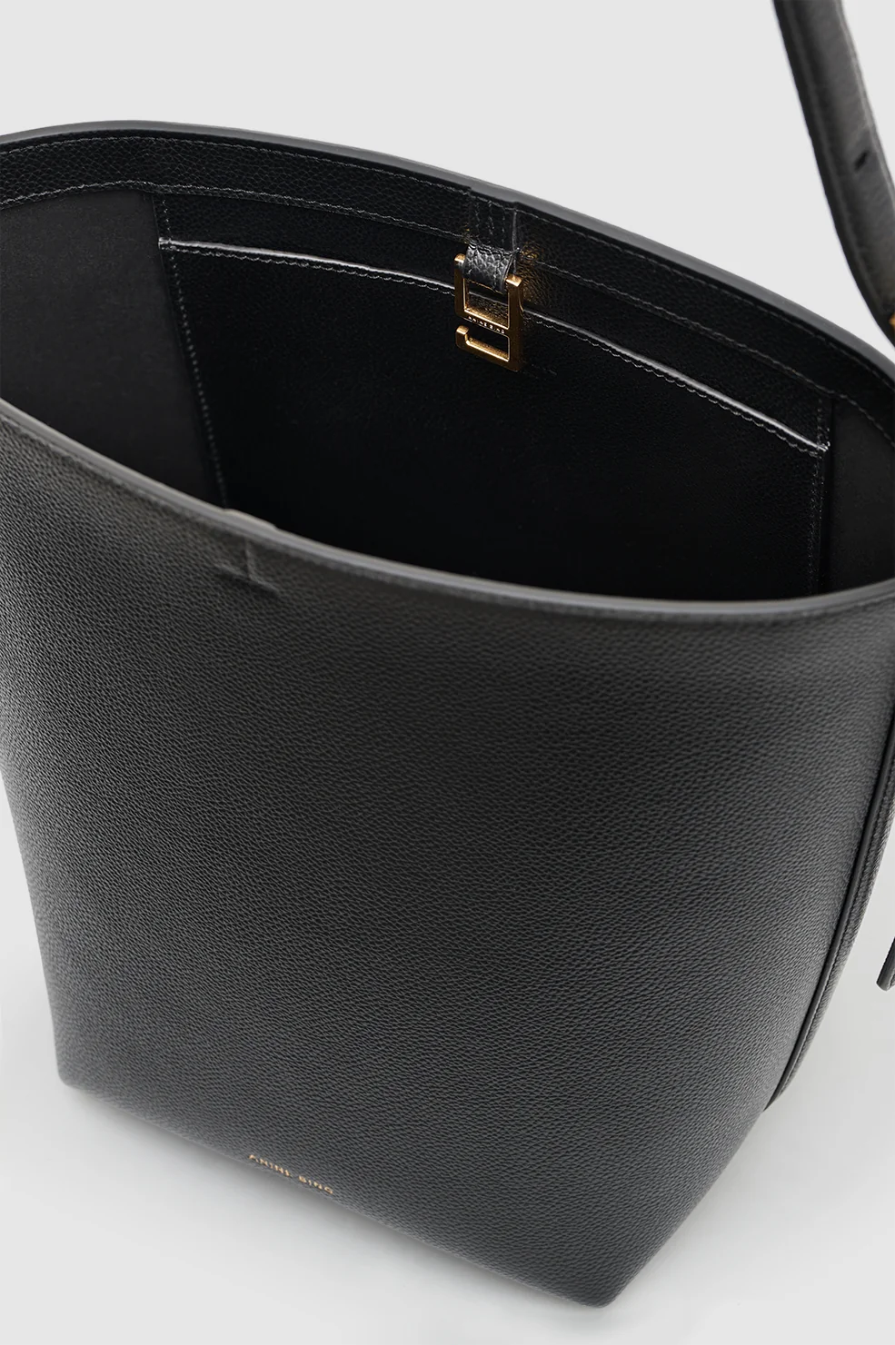Elly Medium Bucket Bag Grained Leather - Black - Image 4